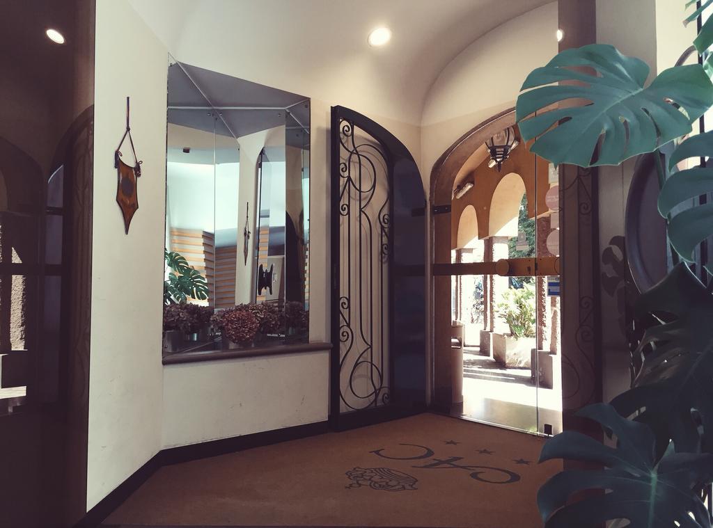 Albergo Della Corona Binasco Bagian luar foto