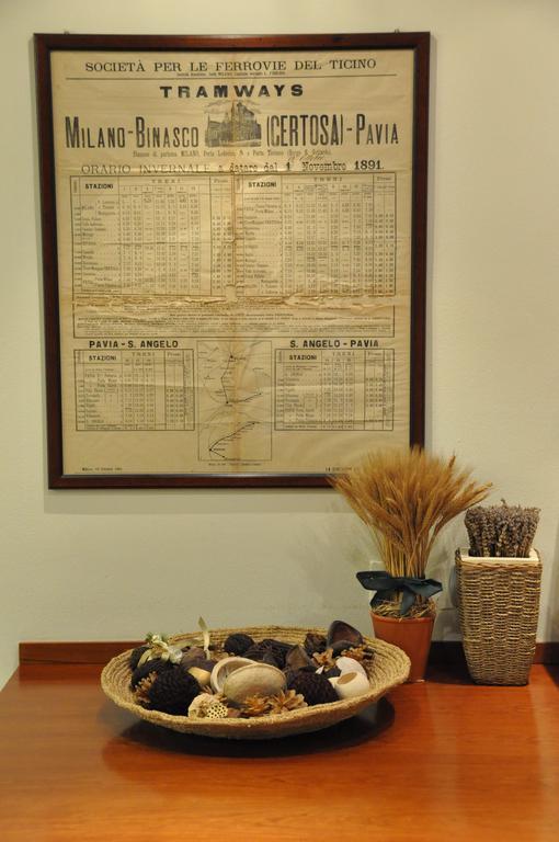 Albergo Della Corona Binasco Bagian luar foto