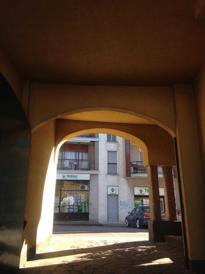 Albergo Della Corona Binasco Bagian luar foto