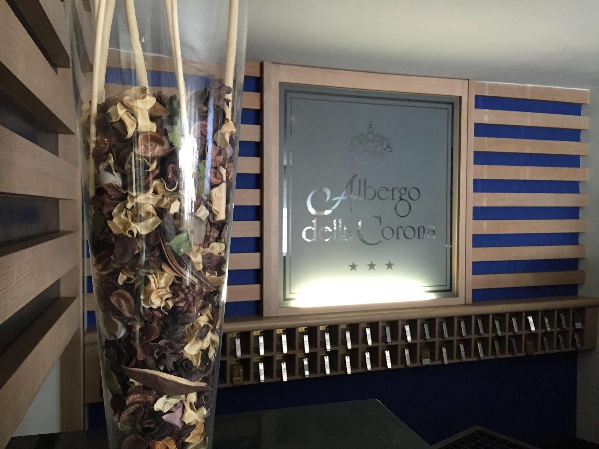 Albergo Della Corona Binasco Bagian luar foto